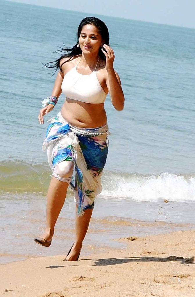 Ultimate 25 Anushka Shetty Hot Photos Latest Bikini Pics