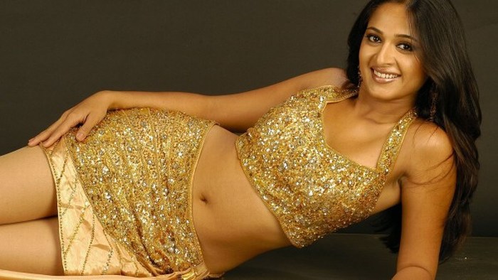 Ultimate 25+ Anushka Shetty Hot Photos LATEST Bikini Pics! 32