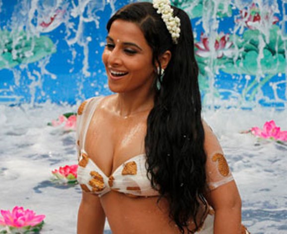 Awesome 19+ Vidya Balan Hot Pics LATEST Bikini Image [HD] 3