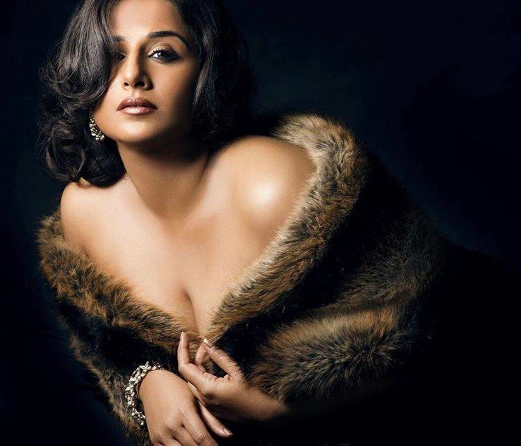 Awesome 19+ Vidya Balan Hot Pics LATEST Bikini Image [HD] 1