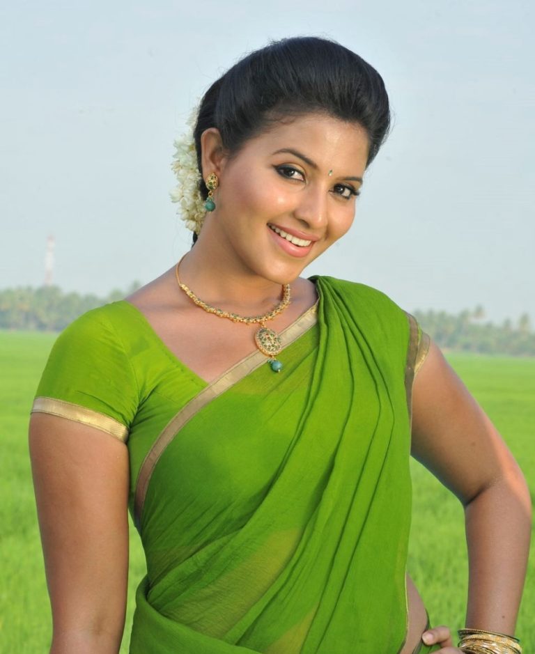 Actress Anjali Hot Green Saree Photos In Masala Movie