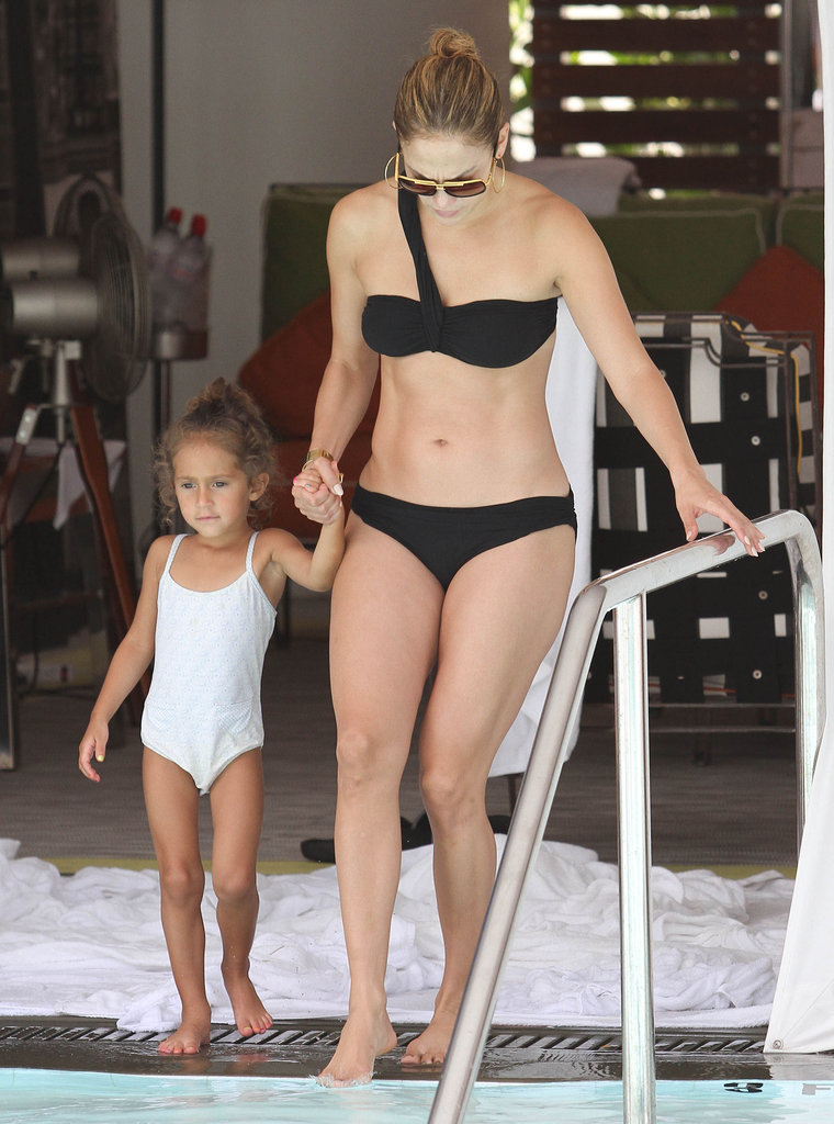 21 HOTTEST Jennifer Lopez Bikini, Swimsuit Pics 2022! 8