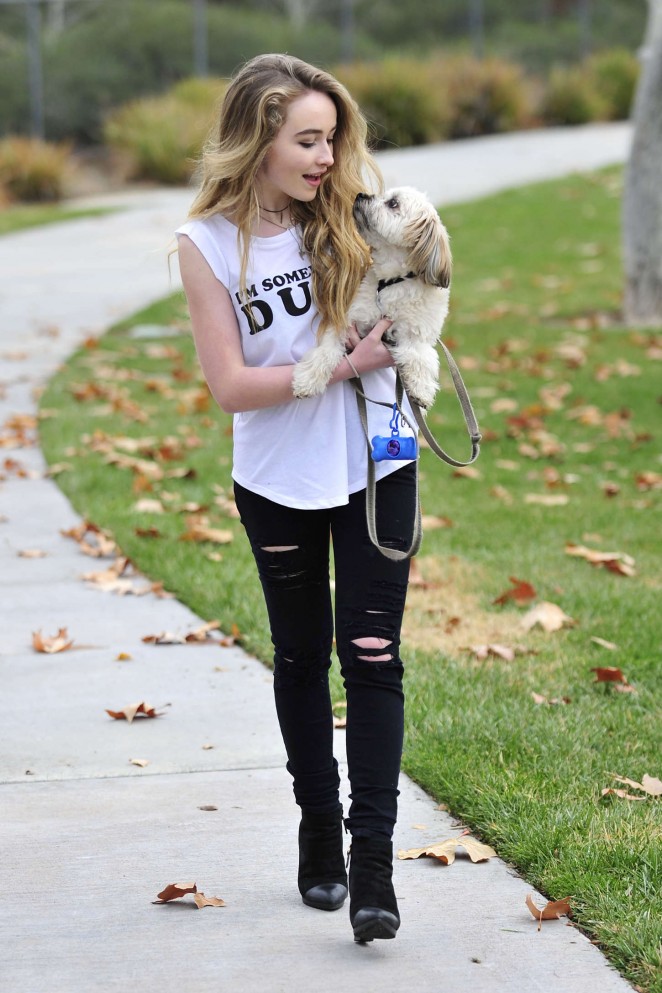 33 Sabrina Carpenter Hot Bikini Pics Shows Sizzling Looks! 16