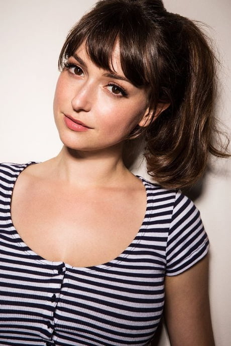 Milana Vayntrub Hd Wallpaper